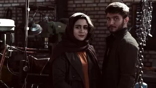 ژست صمیمی «نغمه و فریبا» در پشت صحنه سریال از سرنوشت؛ سال 1401
