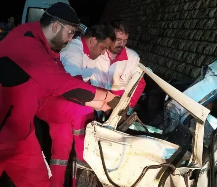 پرچم بزرگ غدیر در کرمانشاه به اهتزاز درآمد