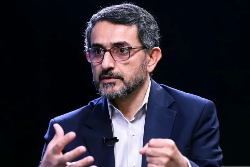 زارعی، نماینده مجلس: باز هم ستاد مرکزی پیامک‌سازان فعال شد و صد‌ها پیام آمد که «گزینه وزارت اقتصاد» خائن است و بهایی‌ها و سرویس‌های خارجی او را پرورش داده‌اند/ وقت شکوفایی سرمایه‌های حقوقی جمهوری اسلامی است؛ راه ایران فردا فقط از مسیر عقلانیت انقلابی می‌گذرد، نه پیامک و ارعاب