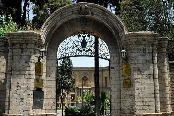 استاندار اصفهان از ارتباط استانداری با پیامک‌های حجاب خبر ندارد؟!/ تشکیل شعبه حمایت از آمران به معروف در اصفهان به چه معنا است؟