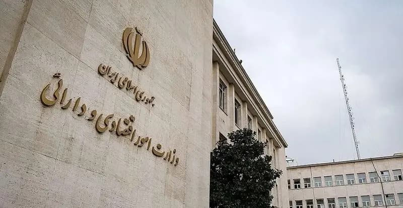 نماینده مجلس: امضای سرپرست وزارت اقتصاد از فردا بی‌اعتبار است؛ مگر از رهبری مجوز بگیرند