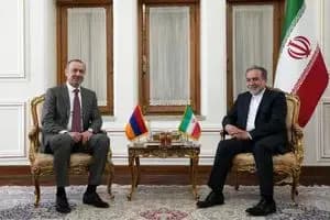 دیدار دبیر شورای امنیت ملی ارمنستان با عراقچی