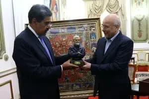 انتقاد صریح امام جمعه از امیر حسین ثابتی : ایران ملک شخصی نیست!