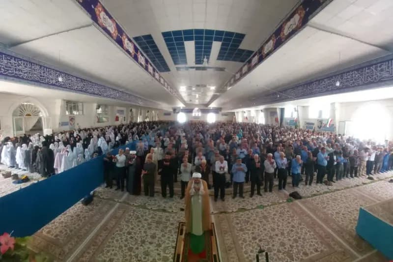 مردم با دیدن مسئولان در کنار خود دلگرم می‌شوند