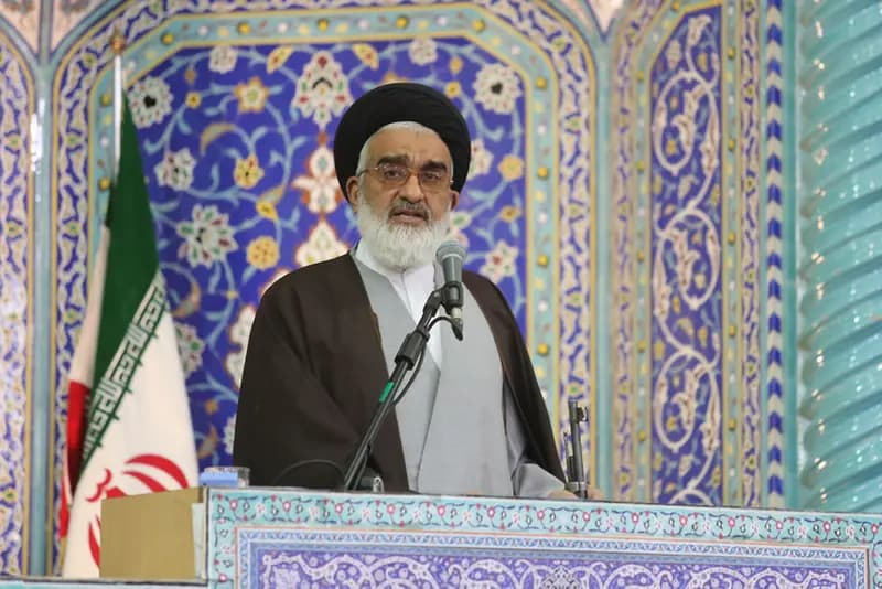 رهبر انقلاب در بیانات اخیر مواضع روشنی از عزت اسلامی داشتند