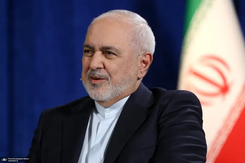 قابی از برخورد گرم و صمیمی ظریف با وزیر طالبان