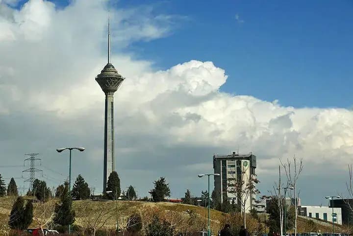 هشدار سطح زرد برای تهران: باد شدید همراه با گردوخاک از فردا تا پنجشنبه