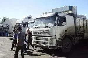 مشکلات کامیون‌داران تنگستان در مسیر پیگیری