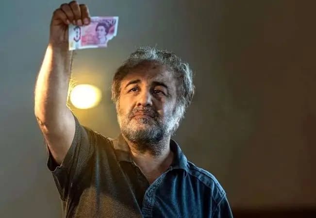 عکسی از پارسا پیروزفر در کنسرت خواننده مشهور