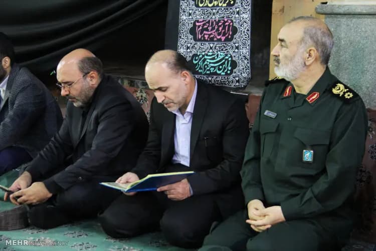 حضور در مرقد برای مراسم سالگرد امام(ره)