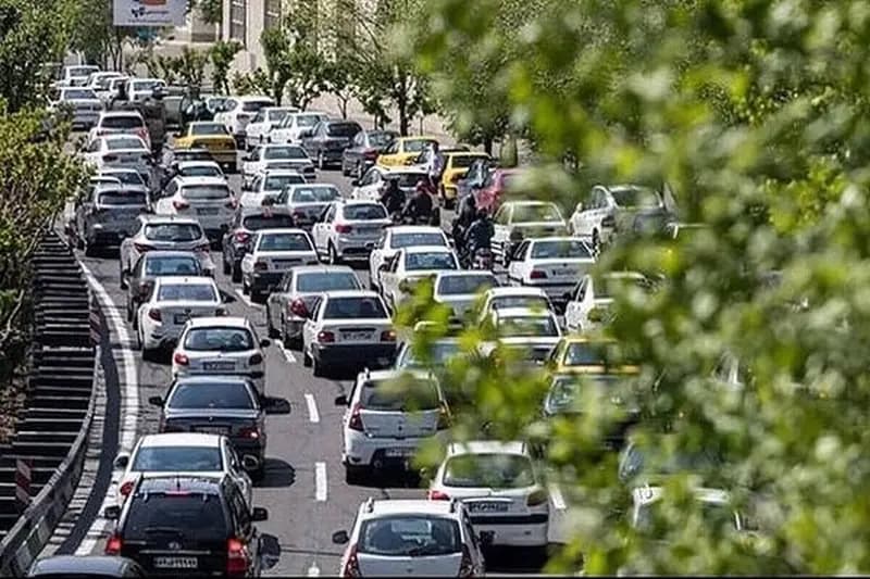تردد پر حجم و سنگین در اکثر معابر و بزرگراه‌های پایتخت