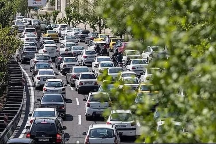 نجات جان خلبان پاراگلایدر از دره ۲۰۰ متری در تهران