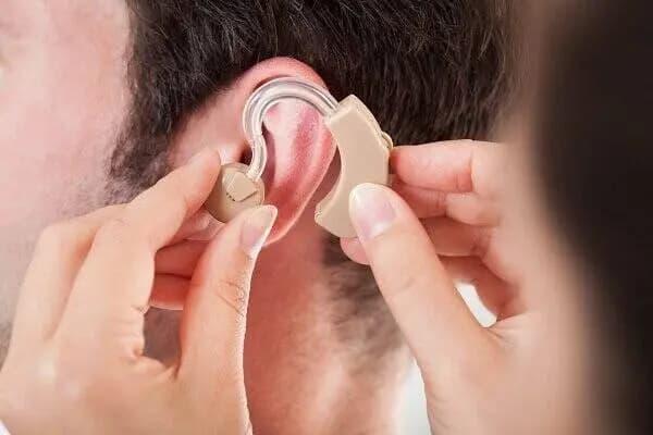سمعک در مقابله با تنهایی در میان سالمندان مؤثر است