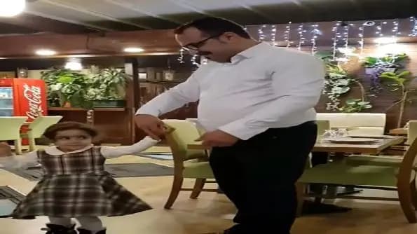 آواز احساسی؛ بچه خارجی انقد فارسی روون آهای خوشگل عاشق خوند انگار هفت نسلش ایرانین