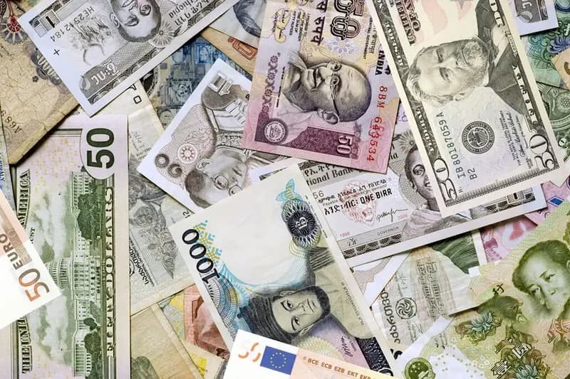 دبل بازار ارز در سقوط قیمت‌؛ درهم امارات و لیر ترکیه ارزان شدند/ وال استریت در دبی؛ هجوم سرمایه‌گذاران به امارات