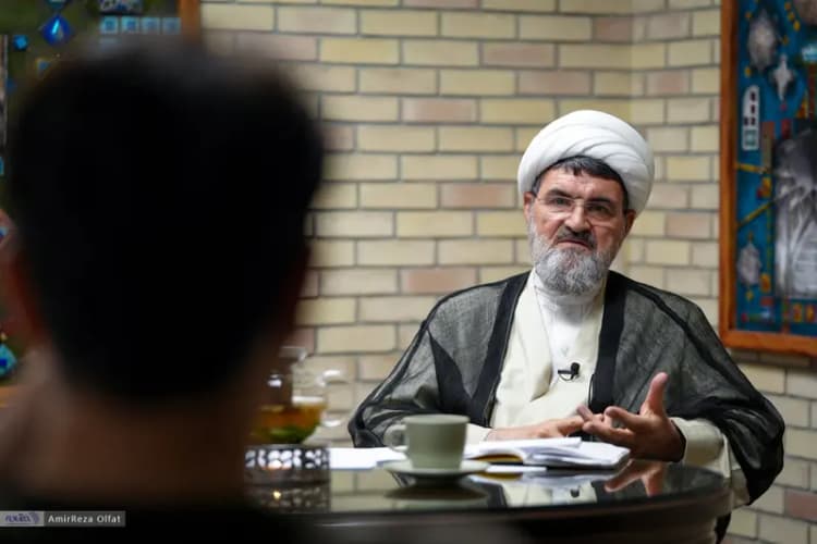 پشت تصویر مرد قدرتمند شی، پدری متوقع و وفادار به حزب قرار دارد