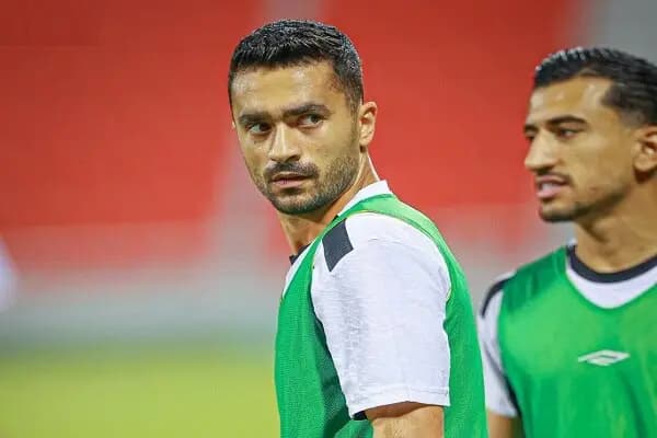 کریمی: داور ما را خیلی عصبانی کرد؛ مهاجم قطر باید اخراج می شد