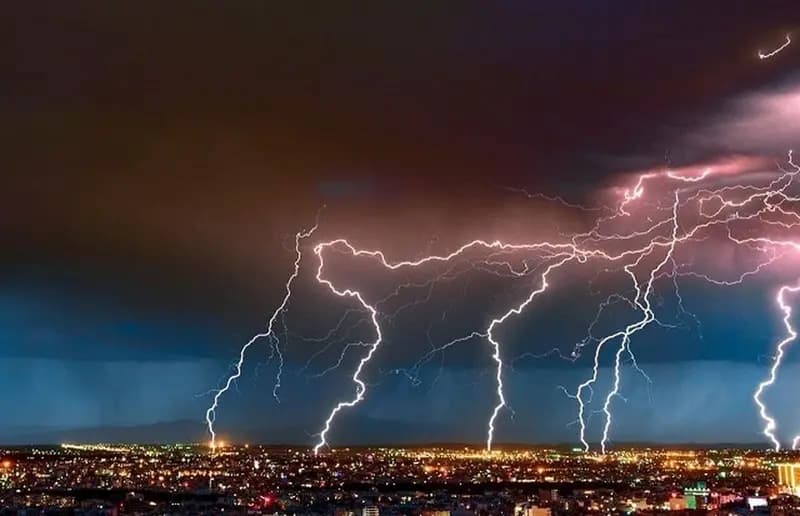 تهرانی‌ها منتظر طوفان تندری و رگبار باشند