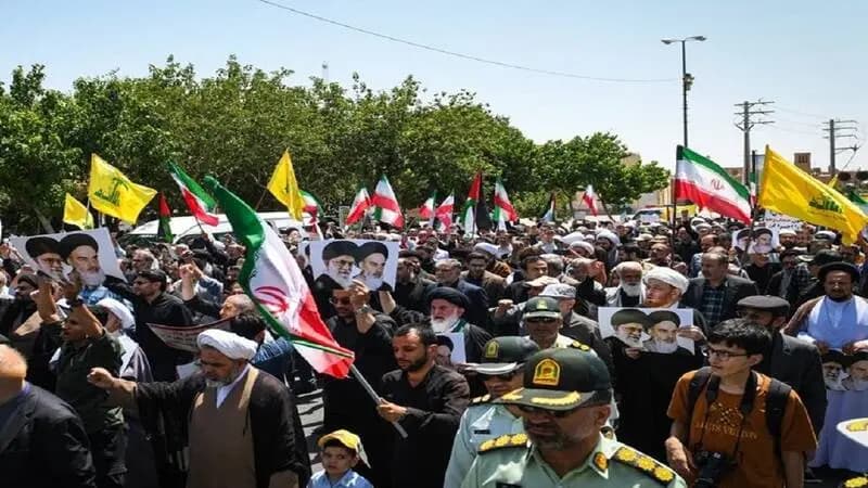 راهپیمایی مردم قم در سالروز قیام خونین ۱۵ خرداد