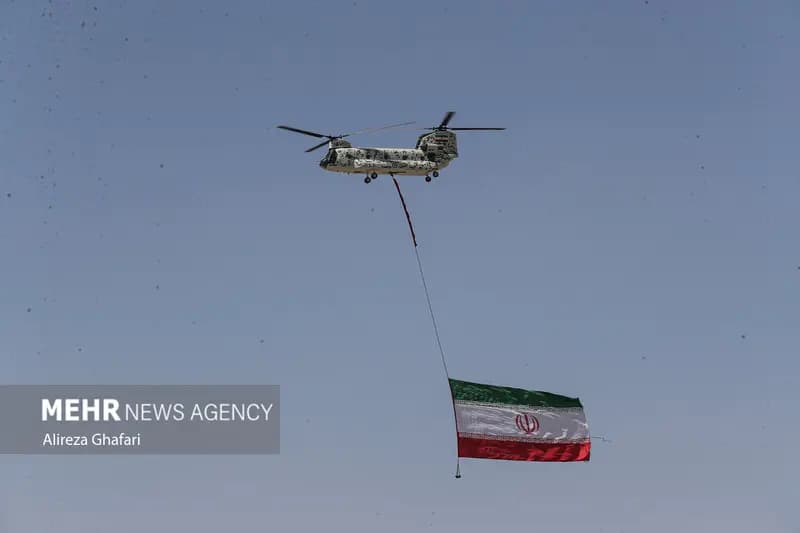 اهتزاز پرچم ایران درآسمان اصفهان درآئین الحاق۱۰فروندبالگرد به هوانیروز