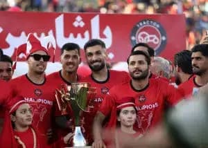 دختران تراکتوری در مدرسه جشن قهرمانی گرفتند