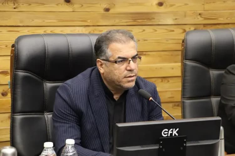 پرتاب جواز به قطار در حال حرکت / بازی با جان مأموران راه‌آهن در کرمان! + فیلم