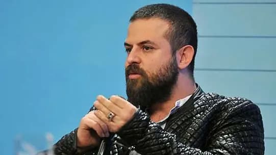 فیلم آواز باشکوه  علی یاسینی با همراهی دختر مورد علاقه اش ! / تو چمدونت یک نامه گذاشتم !  + موزیک ویدیوی آهنگ کنارتم
