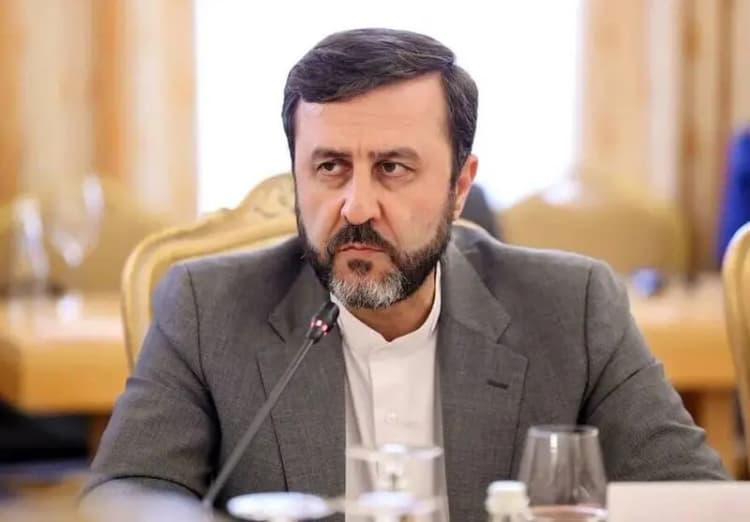 منازعه بازمانده از زمان شاه / تهران و واشنگتن از دهه ۱۹۷۰ در مورد غنی‏‌سازی اورانیوم و بازفرآوری سوخت هسته‏‌ای در خاک ایران با یکدیگر اختلاف‌‏نظر دارند