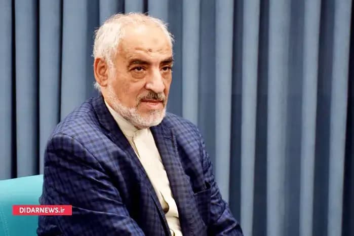 عکسی از سید حسن نصرالله در ۲۰ سالگی در کنار مادرش