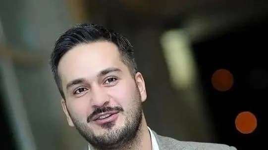 ویدئو/ جواد عزتی، ستاره درخشان «سریال وحشی»: پدرم مخالف بازیگریم بود، 6 صبح میرفتم تراکت پخش کردن و پول درآوردن