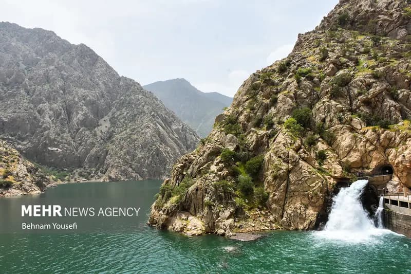 بازداشت راننده قایق غیرمجاز پس از نجات ۶ گردشگر در چشمه بل پاوه