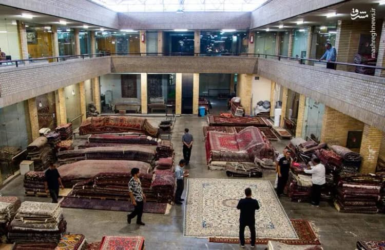 توقیف پراید متخلف و قرار گرفتن آن بر روی داربست جهت عبرت‌ آموزی