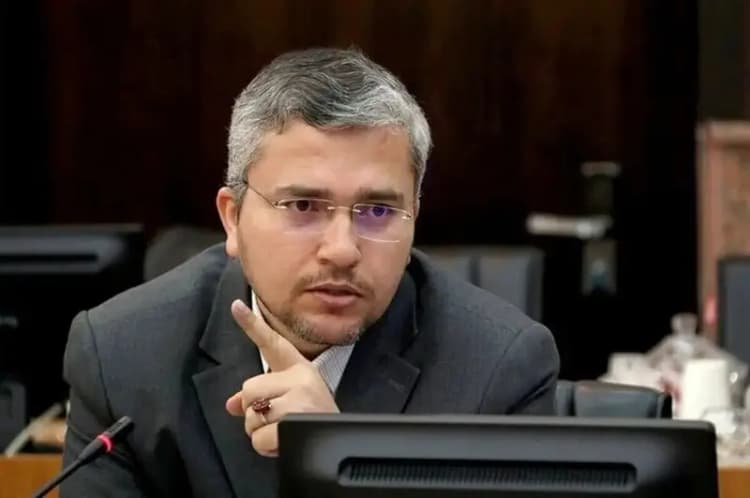 جوانان ایران پشتیبان نیروهای مسلح در دفاع از کشور هستند