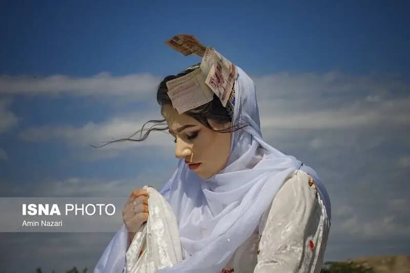 از کفش پر پول تا زیرلفظی؛ هدیه‌های عروسی در شهرهای ایران