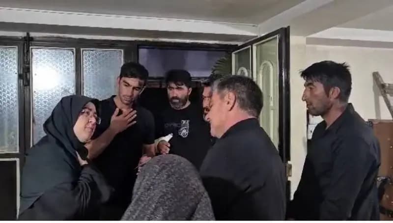 تصاویری از سخنگوی دولت در خانه الهه حسین‌نژاد