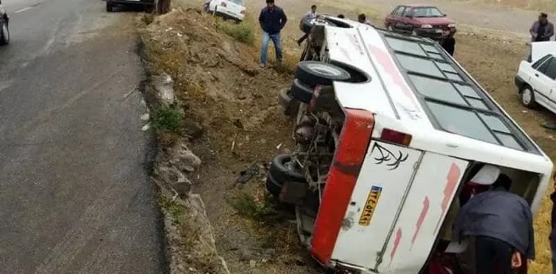 حادثه وحشتناک واژگونی مینی‌بوس در جاده اهر-کلیبر + تعداد مجروحان