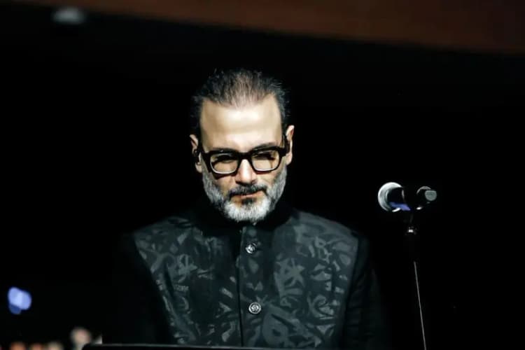 تعویض پرچم ضریح سید جلال‌الدین اشرف در شب شهادت امام محمدباقر (ع)