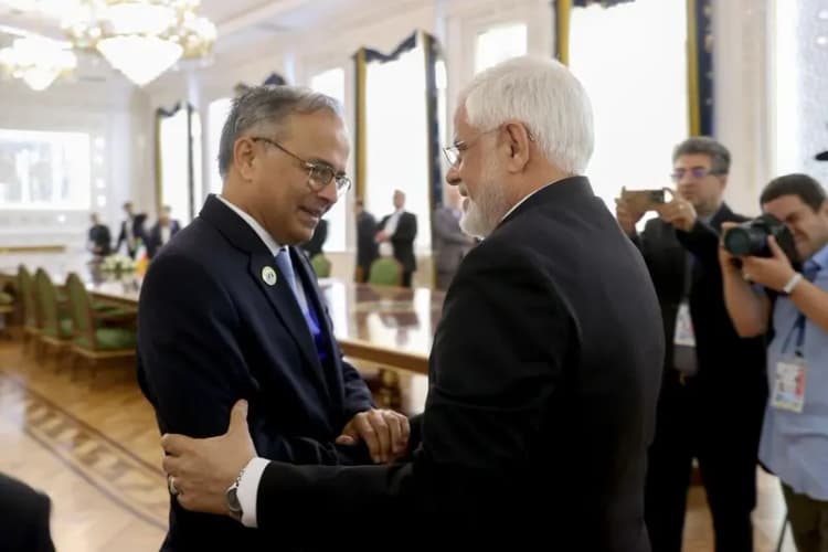 قاسمیان آزاد و از عربستان اخراج شد