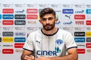ملوان در سودای خرید دائمی عمری از پرسپولیس