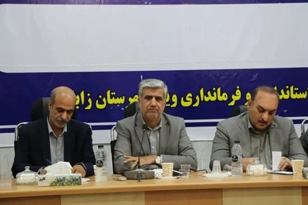 درعصر مادی‌گرایی امام خمینی (ره)  پرچم توحید را برافراشت