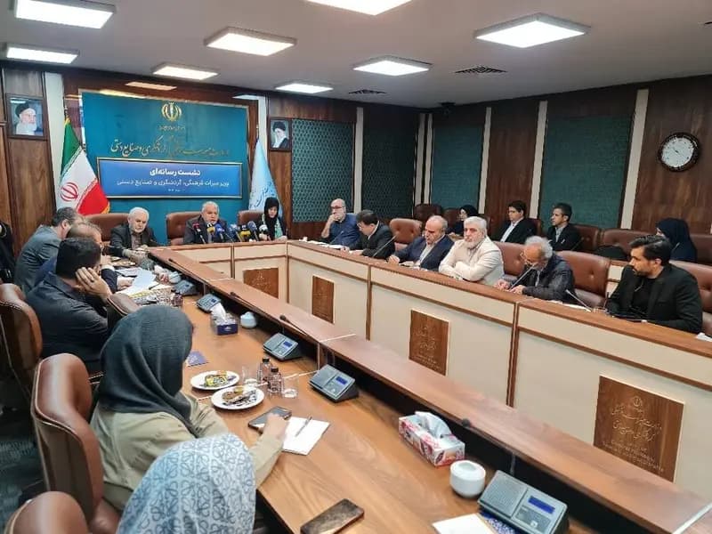 صالحی امیری: برای جذب گردشگر استراتژی مشخصی انتخاب شد