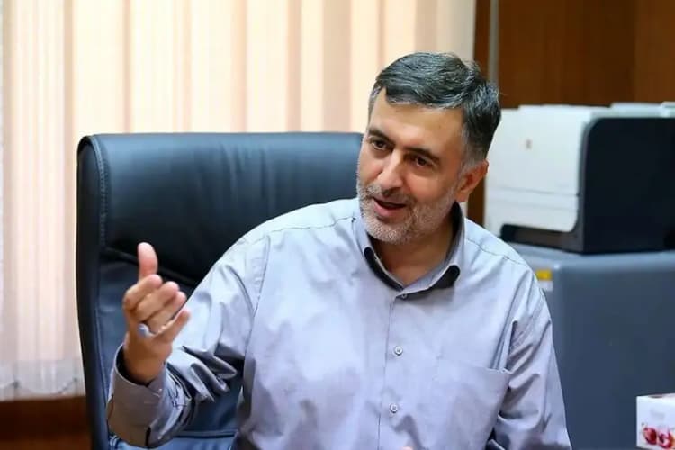 نیک بین، نماینده مجلس: کامیون‌داران، معدن‌داران و کارخانه‌داران معترض‌اند؛ این حجم از اعتراضات غیرطبیعی است / انگار این روزها دست پشت پرده‌ای مردم را به سمت اغتشاش، اعتراض و تجمع پیش می‌برد / حتما در قصه نانوایی‌ها، نارضایتی عظیم کامیون‌داران و معدن‌داران و حوزه سیمان دستی در کار است