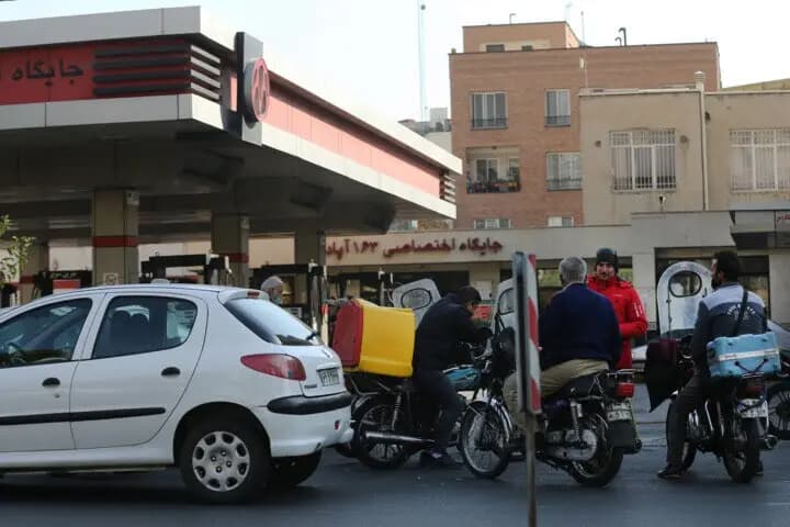 وعده جدید دولت؛ بن‌کارت سفر برای همه کارمندان