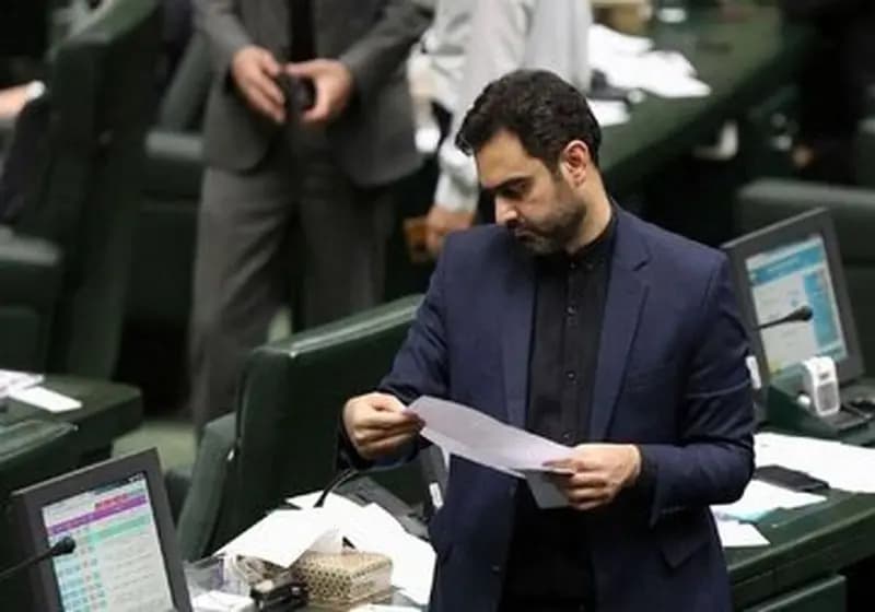 طعنه کم‌سابقه یک امام جمعه به امیرحسین ثابتی: با پشتوانه رای اندک گرفتار تکبر هستند