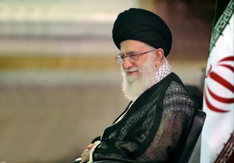 قدیمی‌ترین عکس از رهبر انقلاب را ببینید