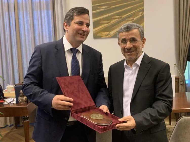 معاون دفتر پزشکیان: خانم وزیر یک روز کیش بود