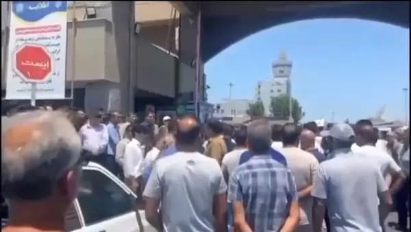 امروز پرچم عزت کشور را مقام معظم رهبری در دست گرفته است
