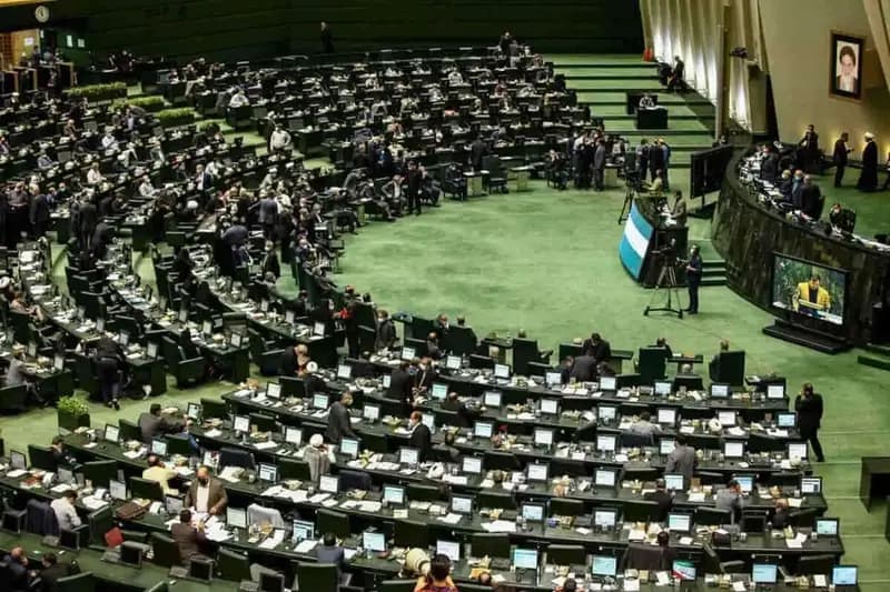  ارسال پیامک‌های ناشناس به نمایندگان در مخالفت با مدنی زاده