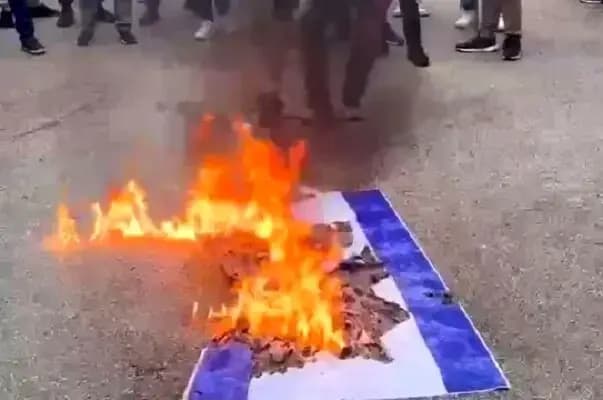 بمباران ضاحیه بیروت و «قانا» در جنوب لبنان با 20 حمله هوایی توسط اسرائیل