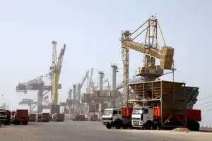تصویب تعرفه گمرکی واردات کالاهای اساسی، دارو و شیرخشک